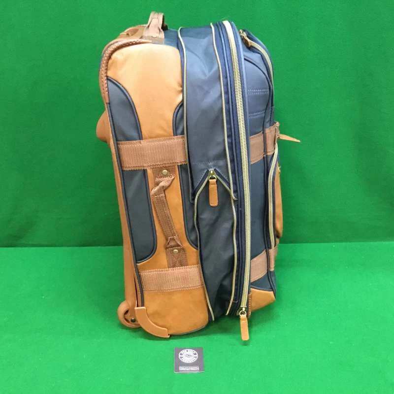 Retro Styled Wheeled Expanding Hand Luggage Travel Case – Navy And Tan 5 Retro Styled Wheeled Expanding Hand Luggage Travel Case – Navy And Tan - Image 3